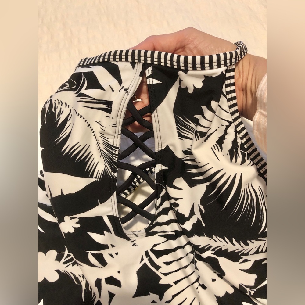 NWT Bleu Rod Beattie Black White Floral Hawaiian Print Tankini Swim Top size 10 - Picture 5 of 11